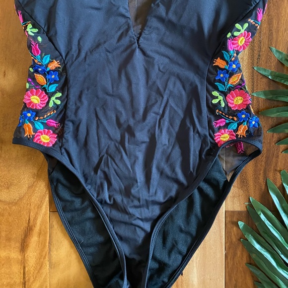 Reaction Kenneth Cole Other - Reaction Kenneth Cole one piece swimsuit Mesh